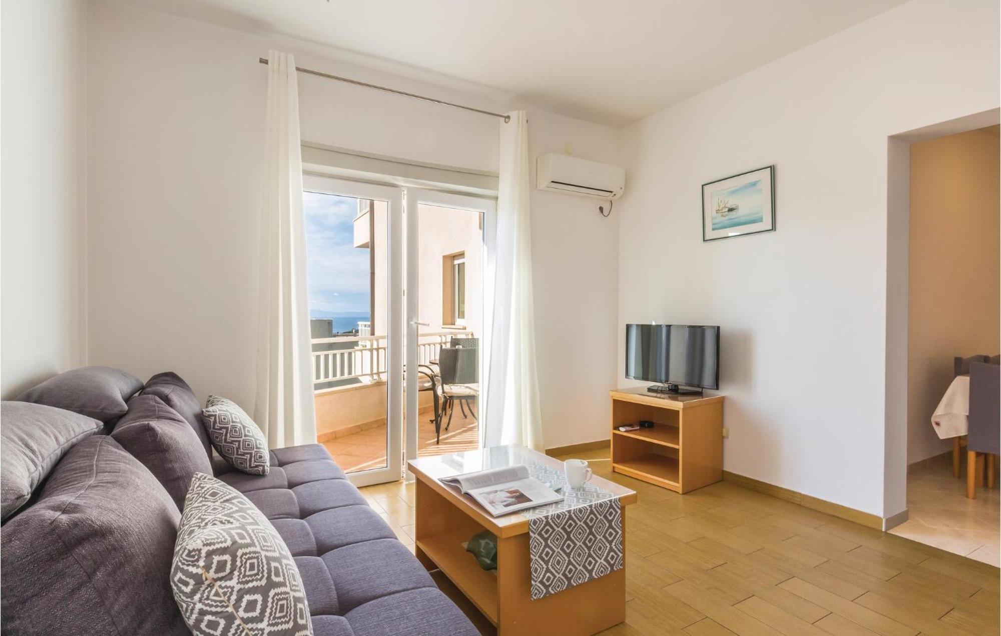 Apartment Cozy In With Kitchen Makarska